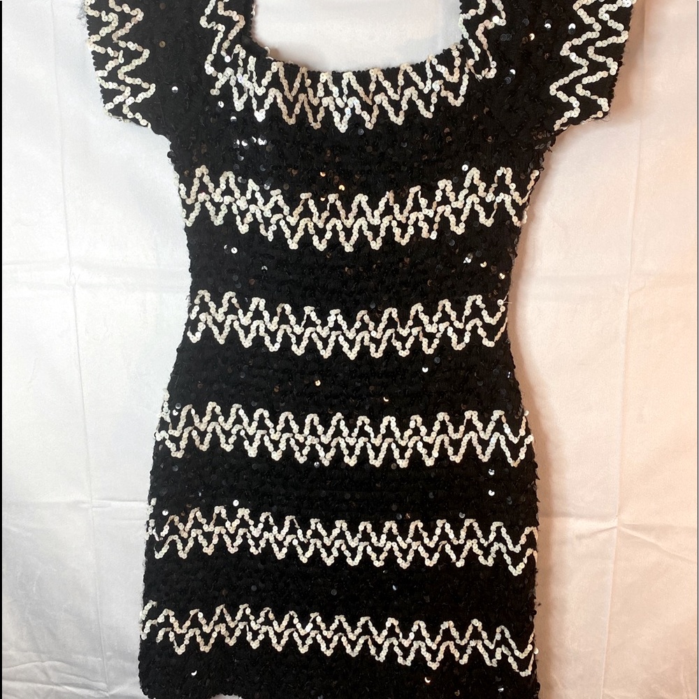 🖤Vintage black dress with black and white sequins
